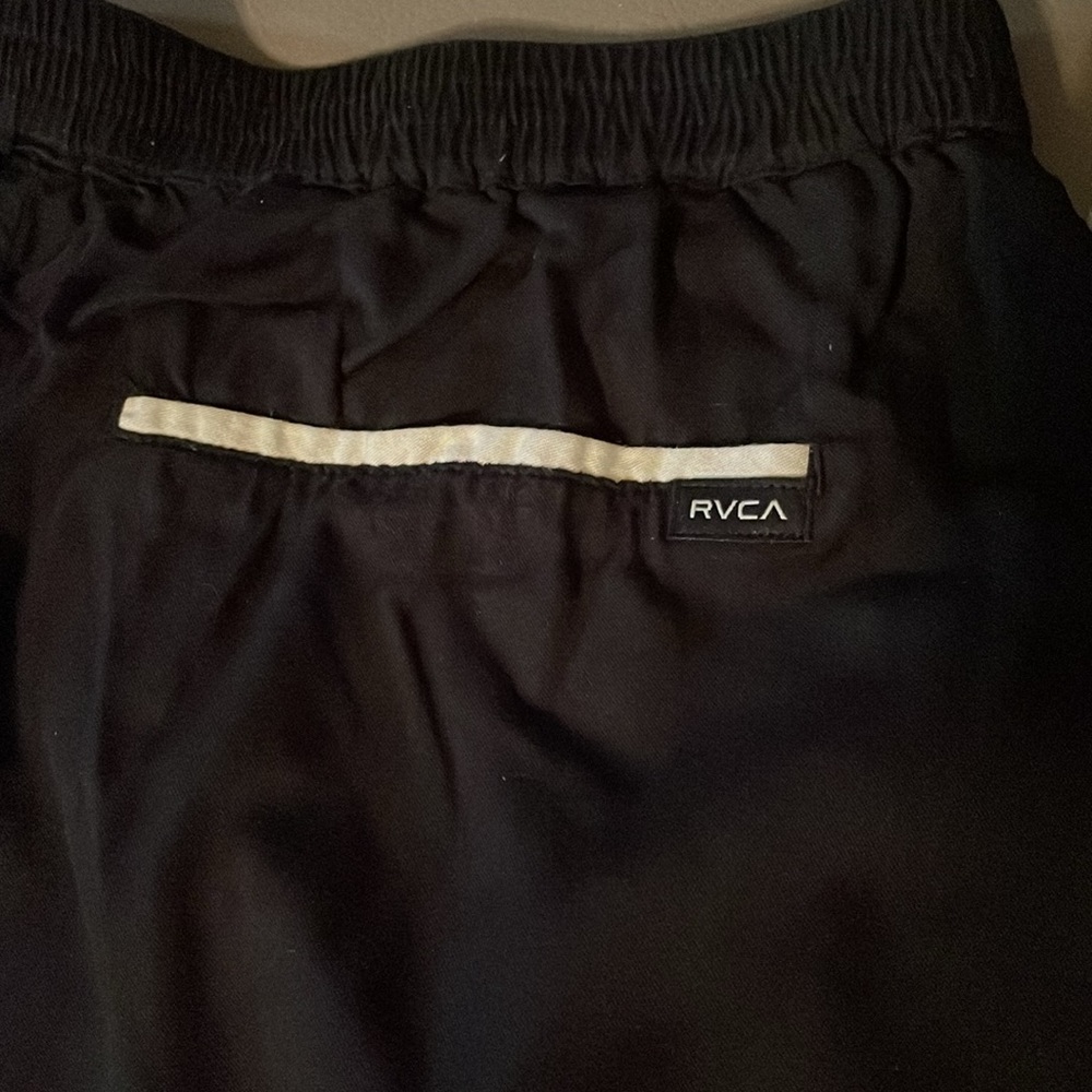 RVCA  High Slits Shorts. - Picture 5 of 6